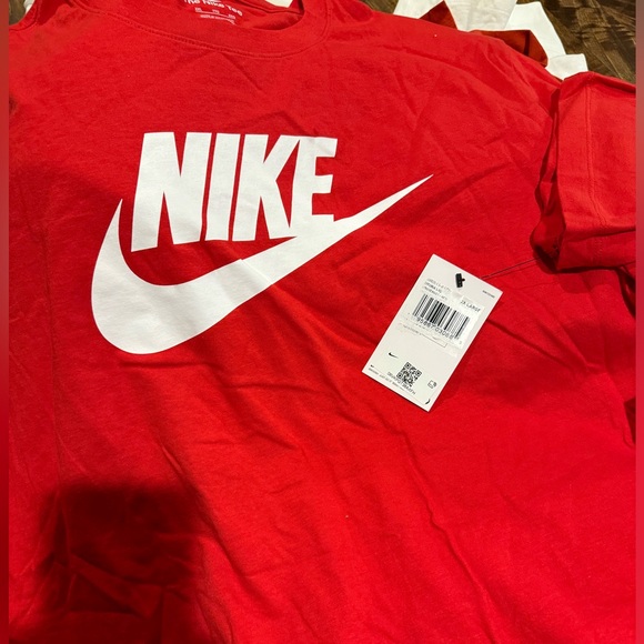 Men Nike Tshirt - Picture 3 of 5